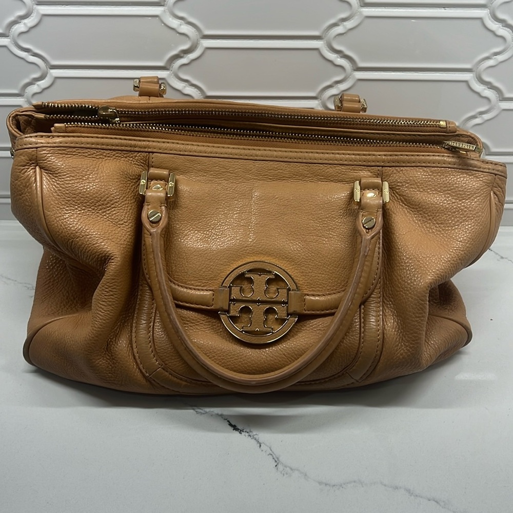 Tory Burch Amanda Double Zip in Camel